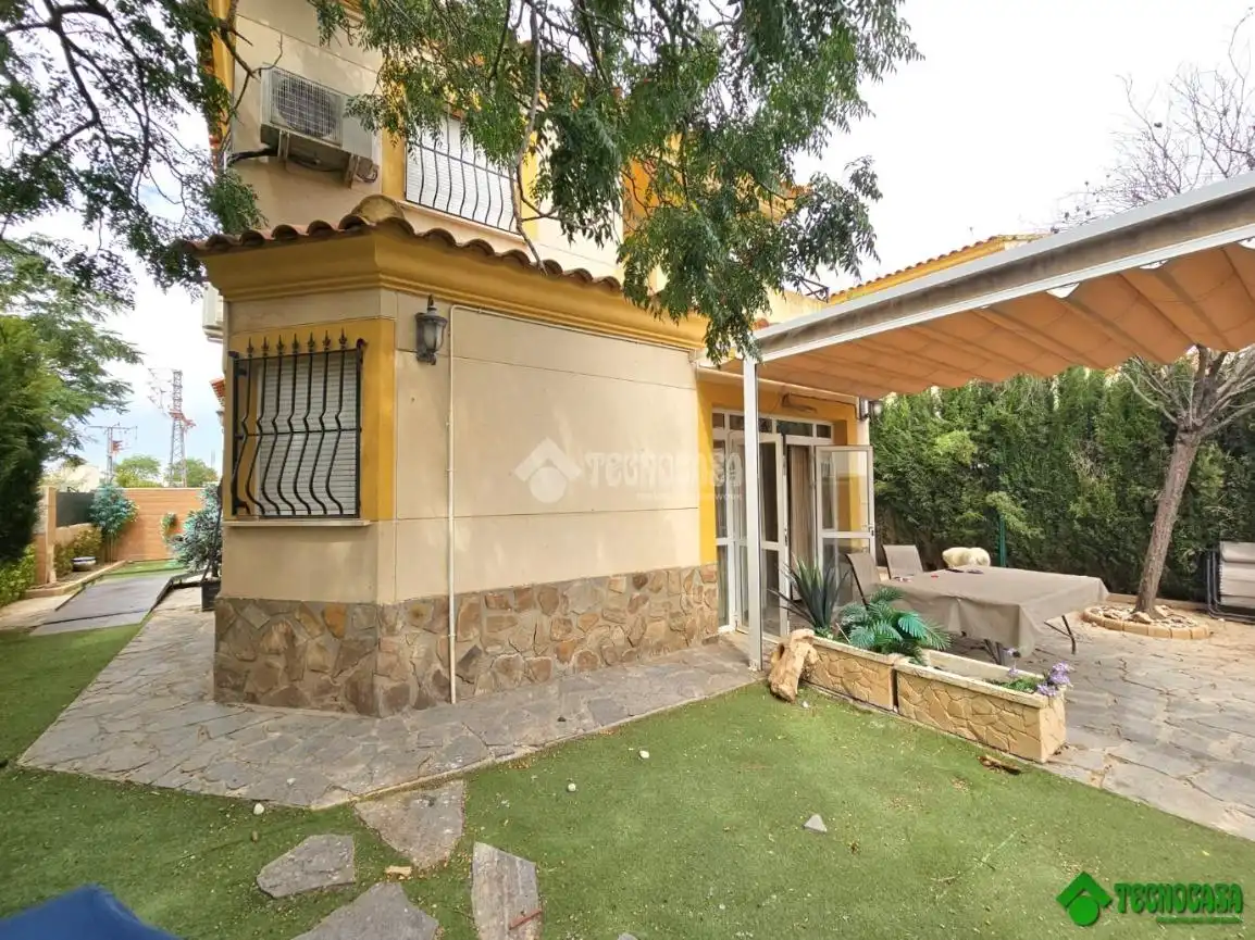Casa adosada en venta en Pedanías - Extrarradio
