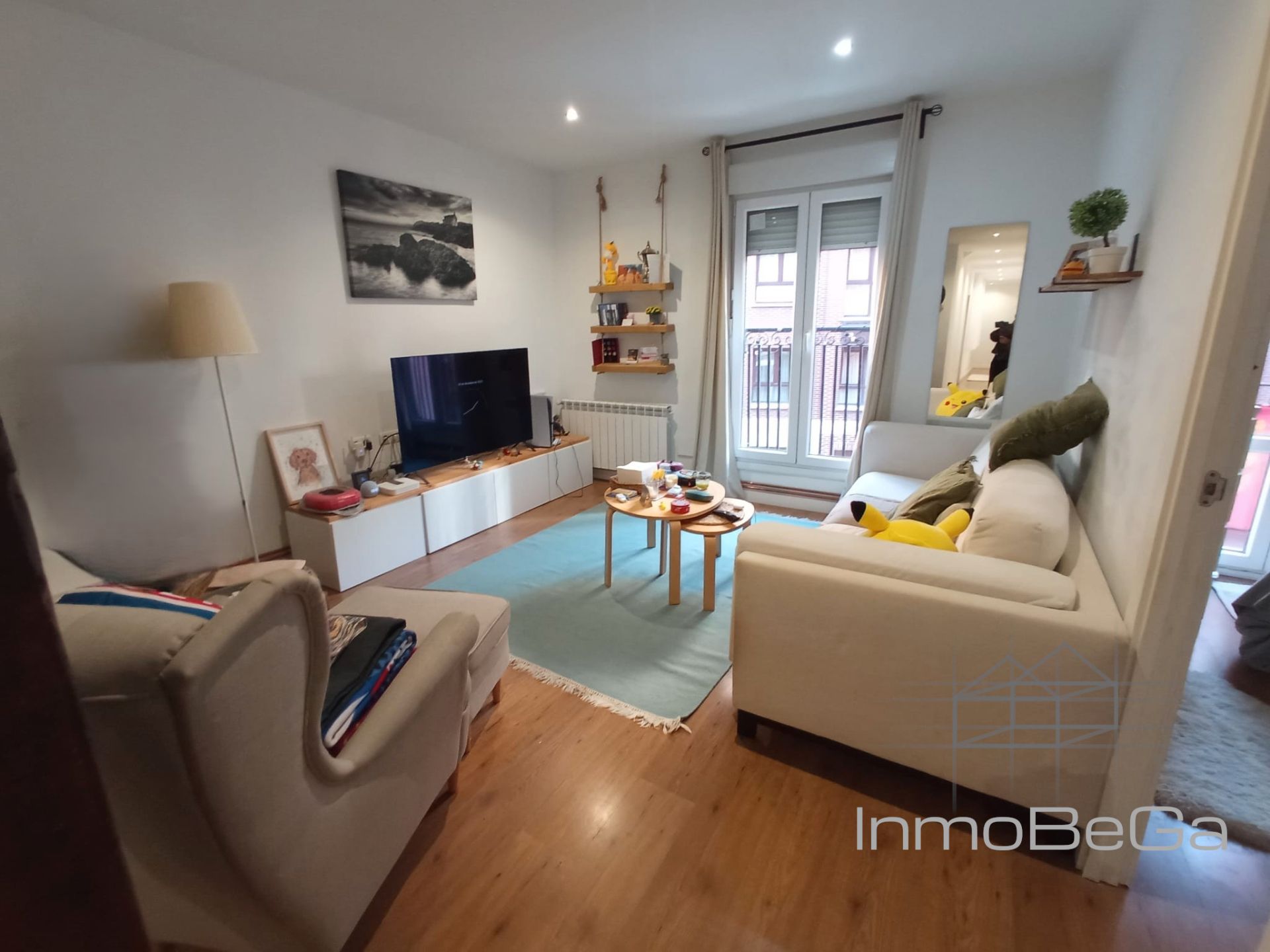 Sala d'estar de Pis en venda en Bilbao  amb Calefacció, Parquet i Moblat