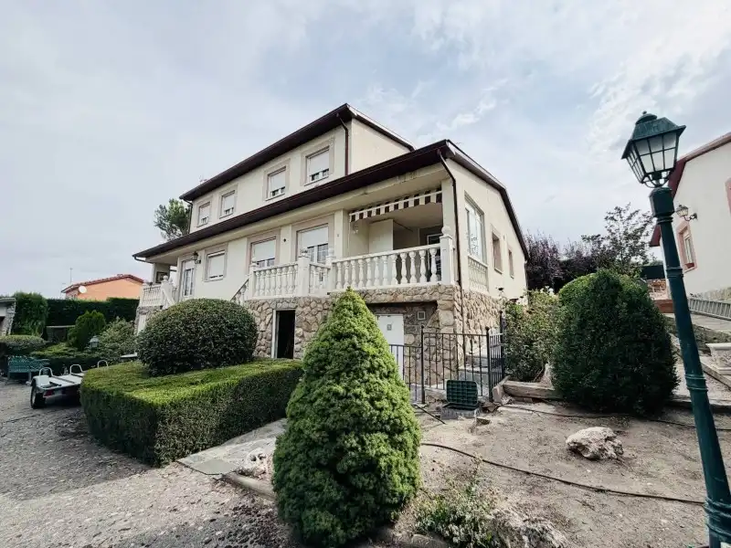 Exterior view of Detached homes for sale in Los Ángeles de San Rafael