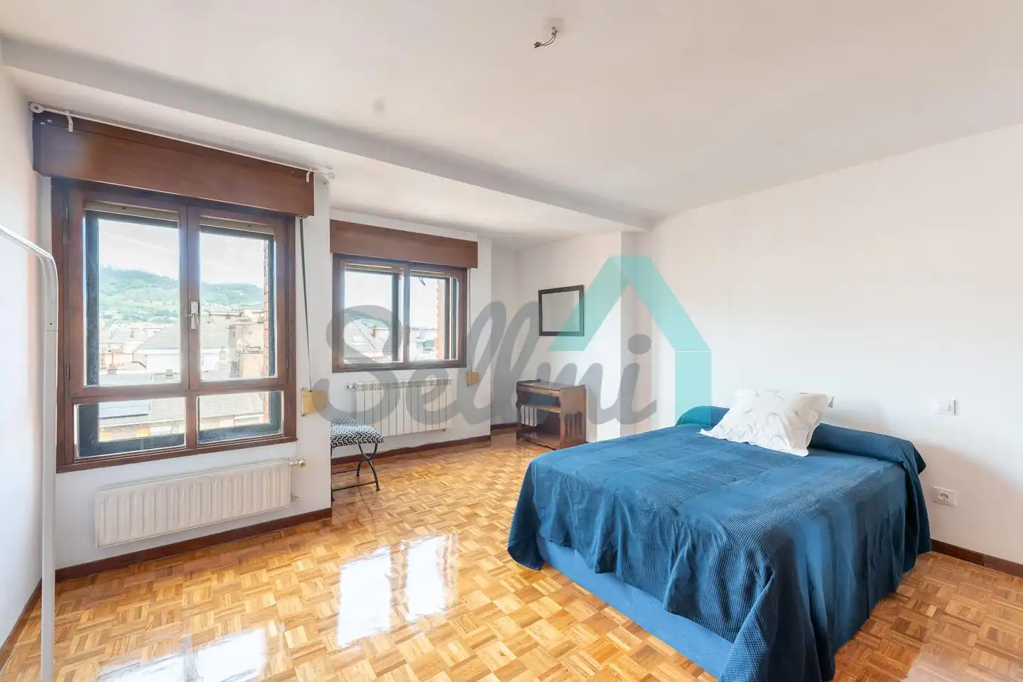 Habitación de Piso de alquiler en Oviedo  con Calefacción, Parquet y Amueblado