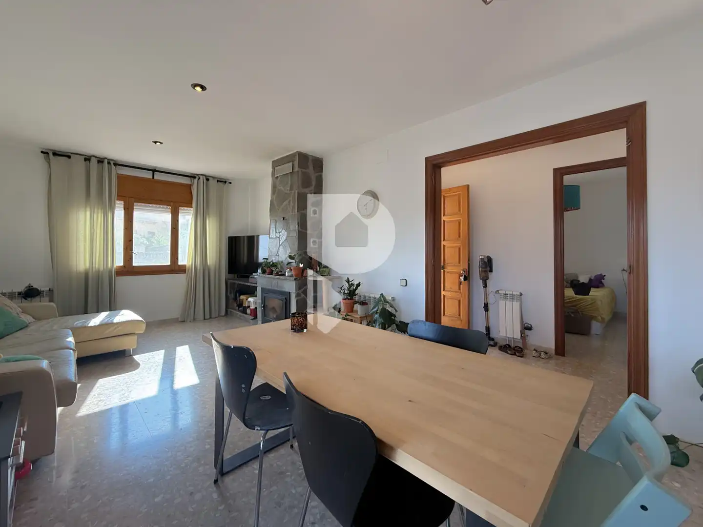 Sala d'estar de Casa o xalet en venda en Vallirana amb Aire condicionat, Calefacció i Jardí privat