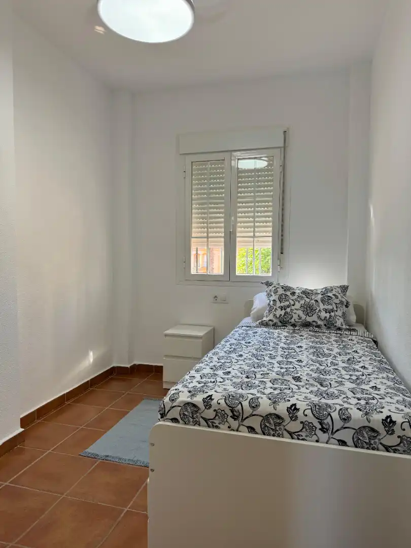 Flat for rent in Calle Juan de Acurio, Martín Miguel