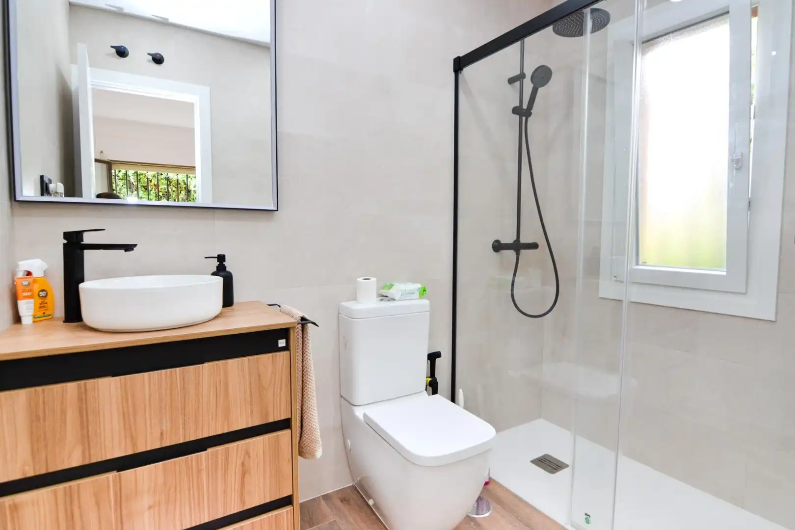 Bathroom of Houses for sale in Casarrubios del Monte  with Air Conditioner, Heating and Private garden