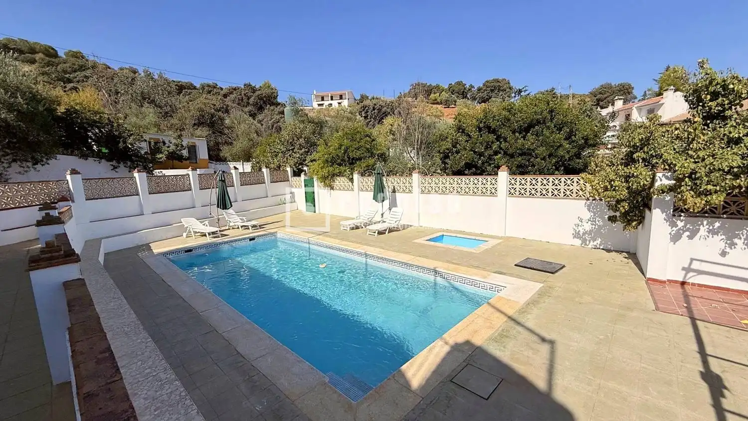 Schwimmbecken von Haus oder Chalet zum Verkauf in Casabermeja mit Privatgarten, Terrasse und Abstellraum