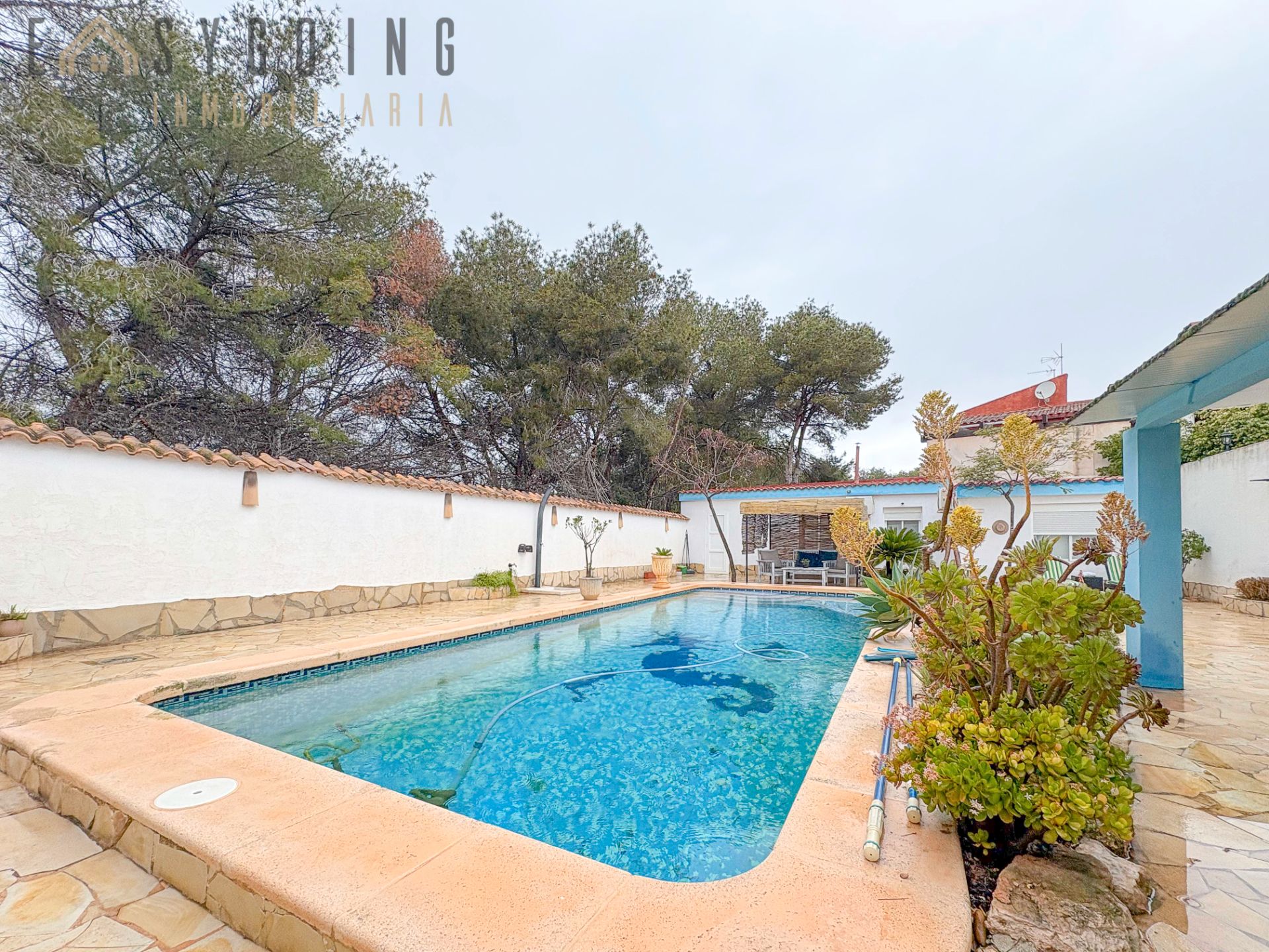 Swimming pool of House or chalet for sale in Torrevieja  with Air Conditioner, Heating and Private garden