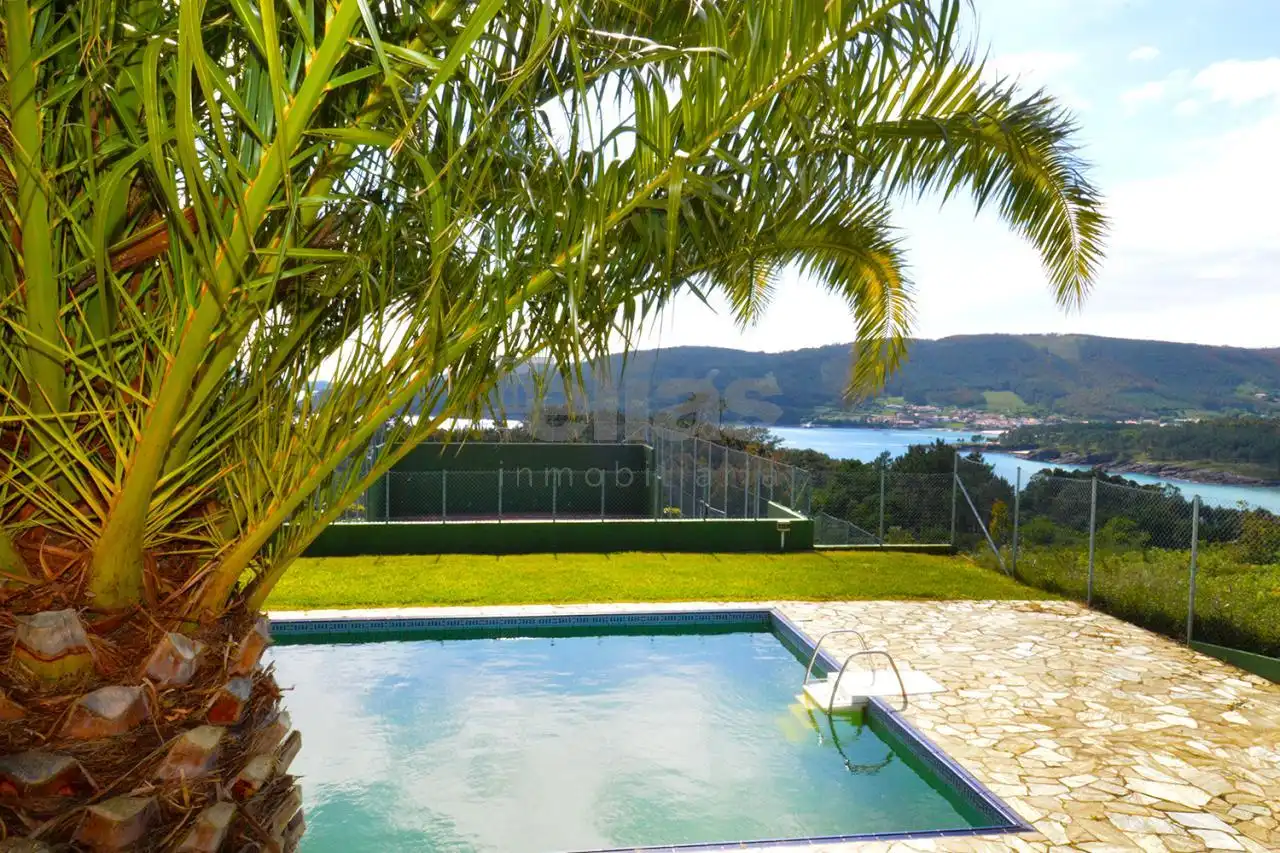 Piscina de Piso en venta en Cee con Piscina, Amueblado y Balcón