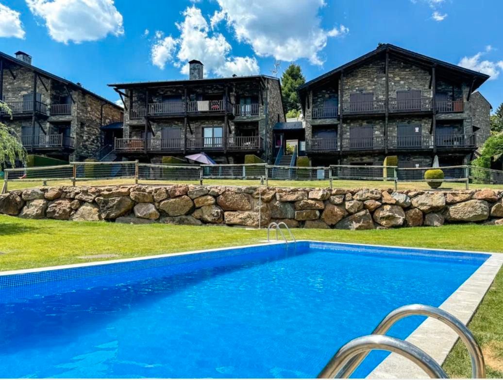 Swimming pool of Flat to rent in Bolvir  with Heating, Furnished and Oven