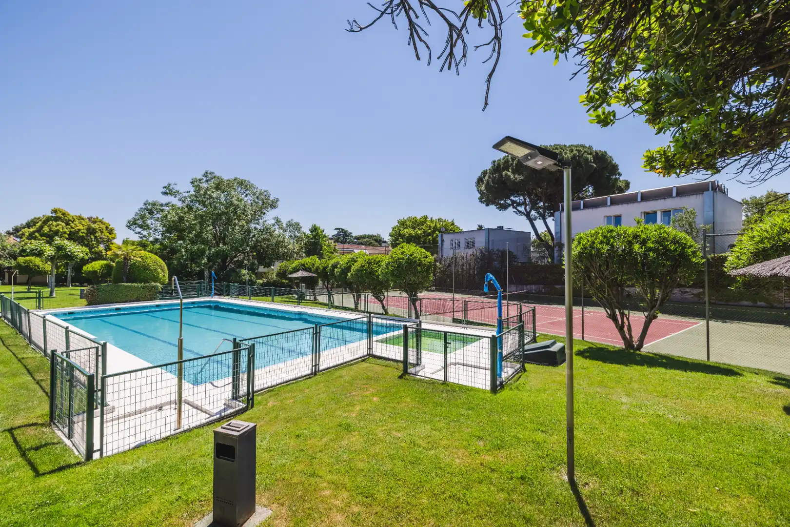 Piscina de Casa o chalet en venta en Las Rozas de Madrid con Aire acondicionado, Calefacción y Jardín privado