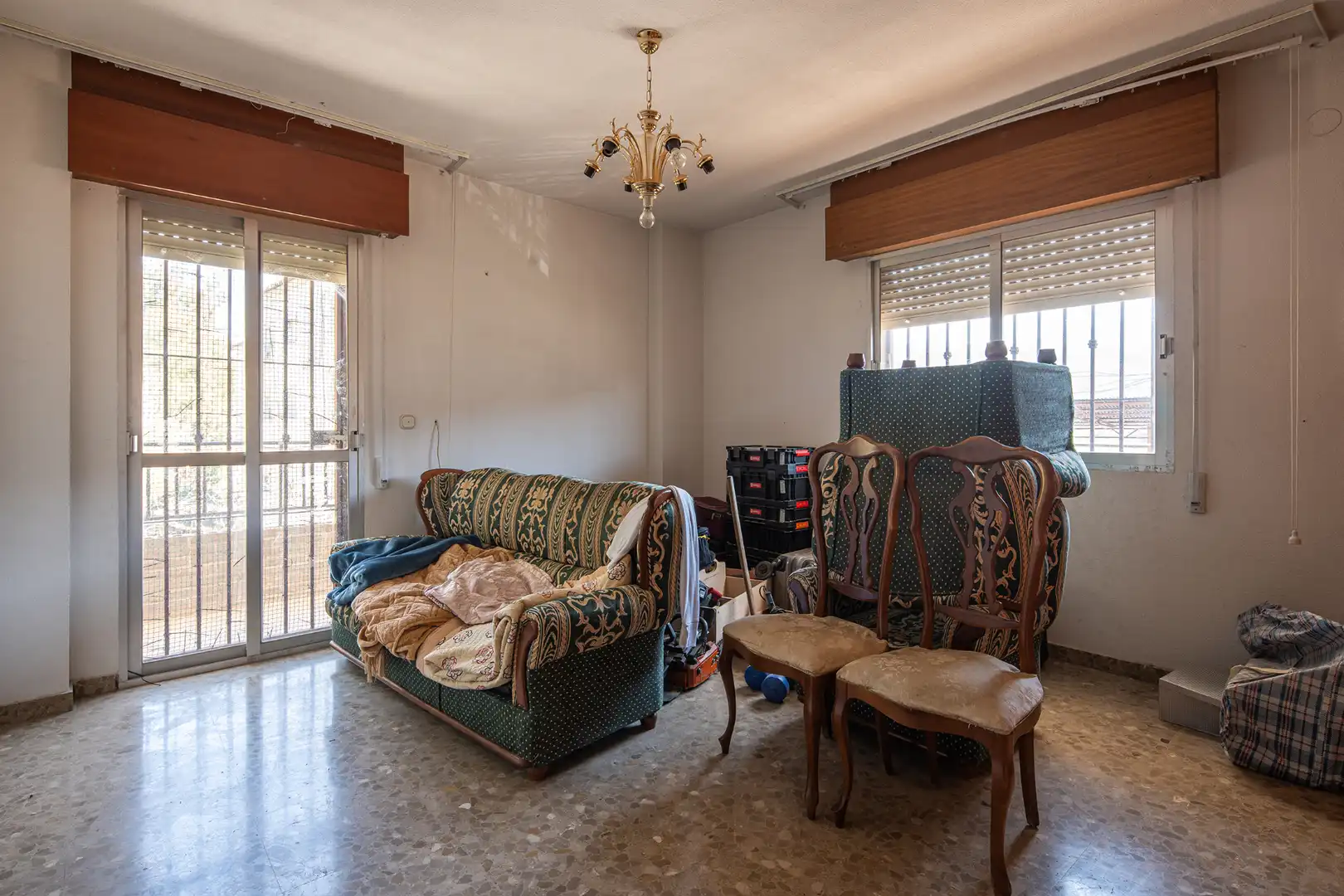 Wohnzimmer von Einfamilien-Reihenhaus zum Verkauf in Granada mit Klimaanlage, Privatgarten und Terrasse