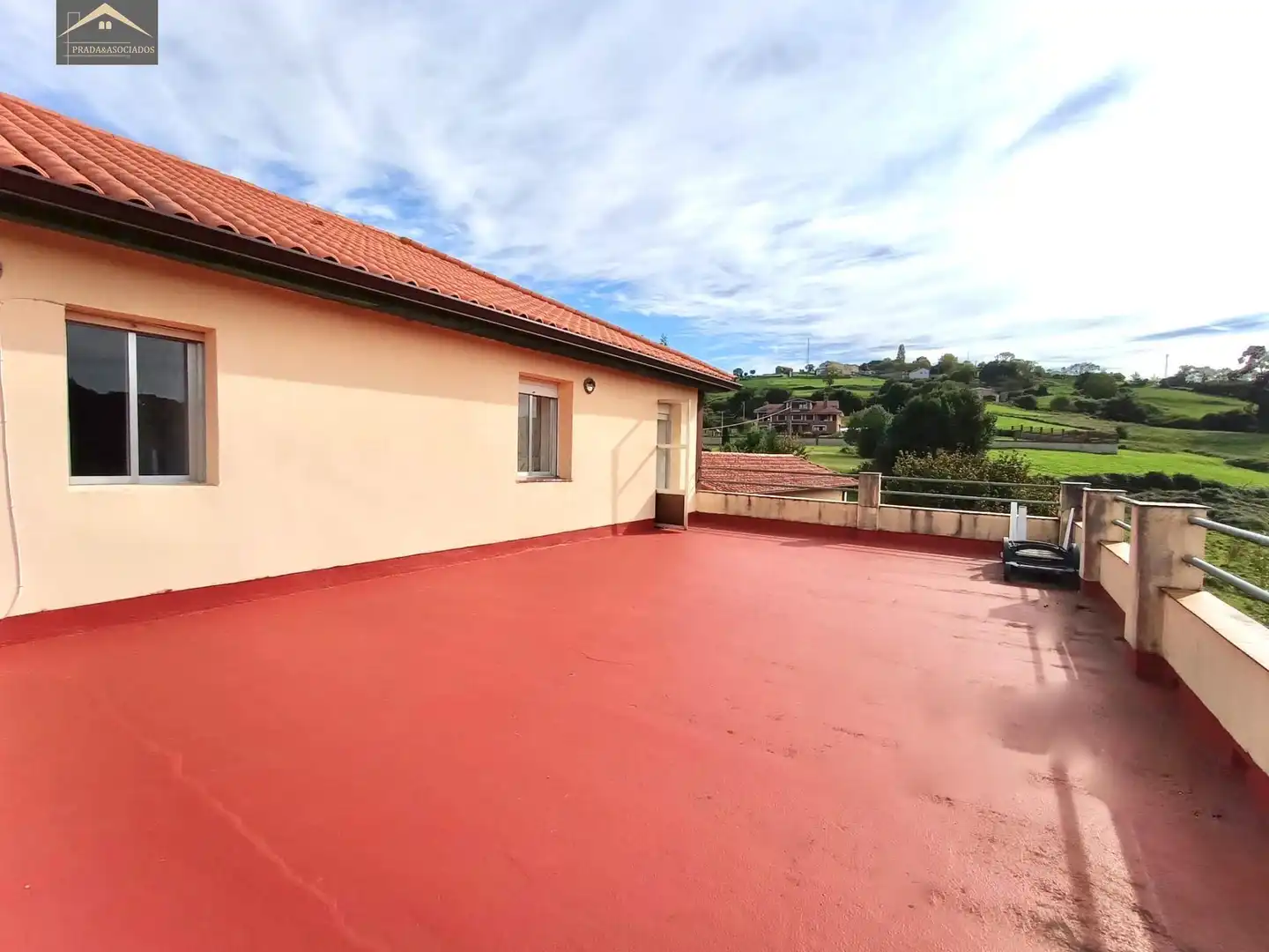 Terrassa de Casa o xalet en venda en Laredo amb Calefacció, Jardí privat i Terrassa
