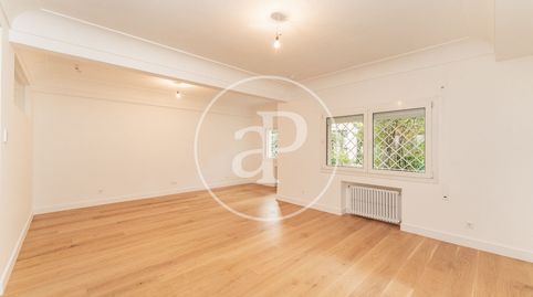 Foto 3 von Wohnung zur Miete in C. Luis Muriel, El Viso, Madrid Capital