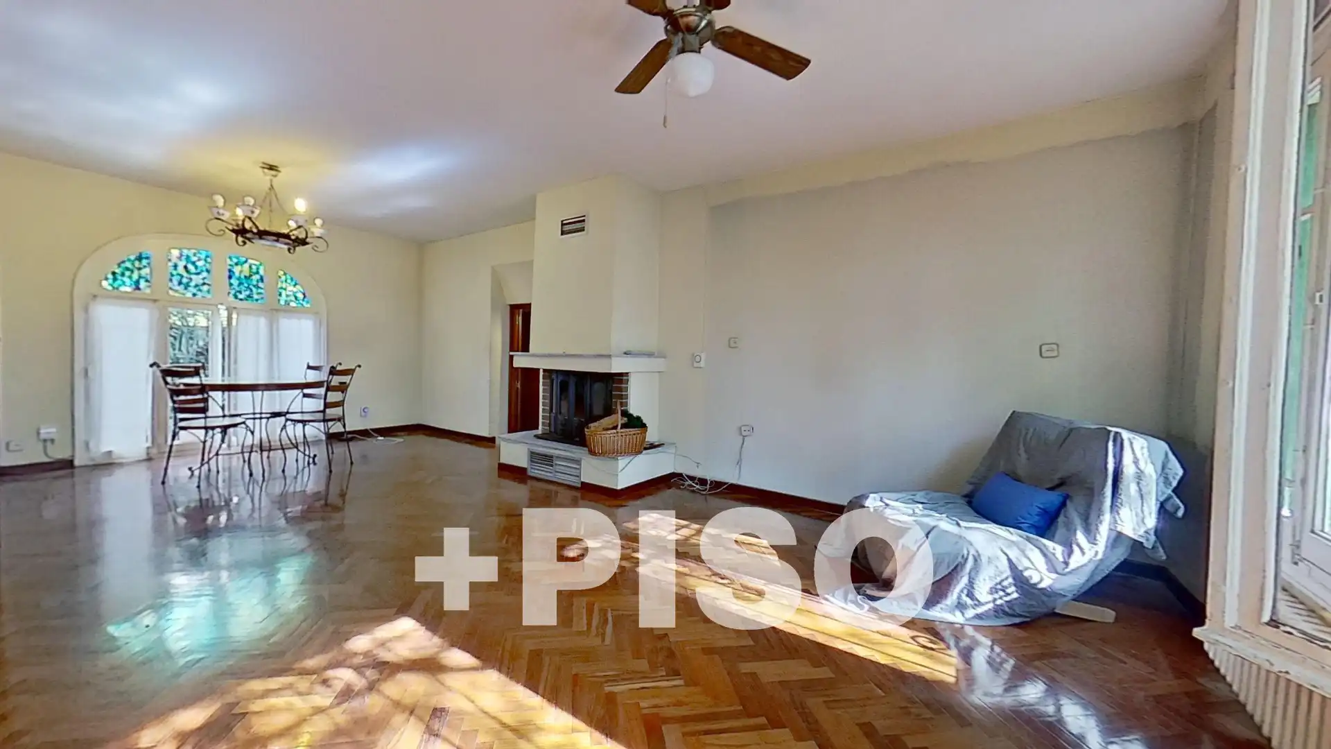 Sala d'estar de Casa o xalet en venda en Madrid amb Calefacció, Jardí privat i Terrassa
