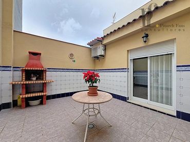 House with balcony for sale in Benissanó