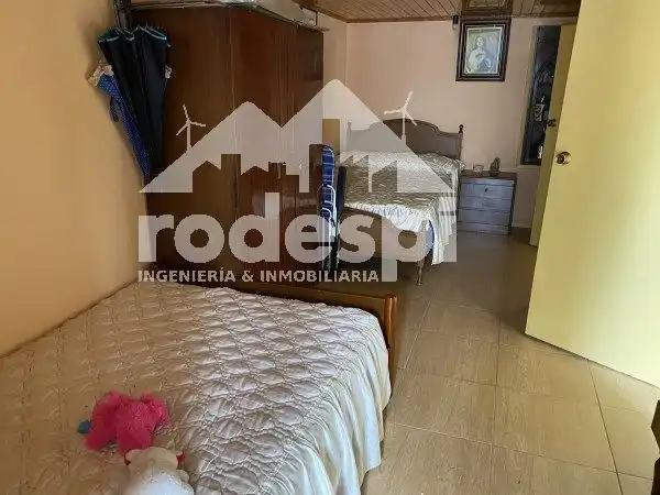 Habitación de Casa adosada en venta en A Cañiza   con Trastero y Amueblado