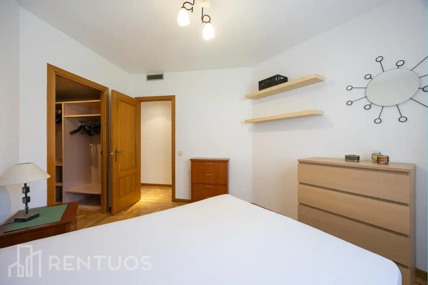 Dormitori de Pis de lloguer en Madrid amb Aire condicionat, Calefacció i Parquet