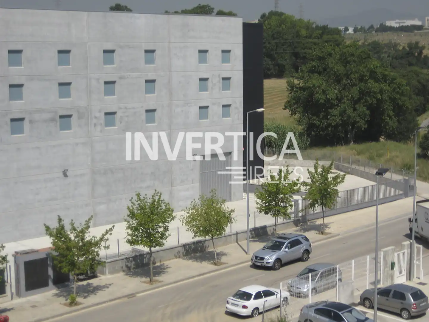 Vista exterior de Nau industrial de lloguer en Santa Perpètua de Mogoda amb Calefacció i Alarma