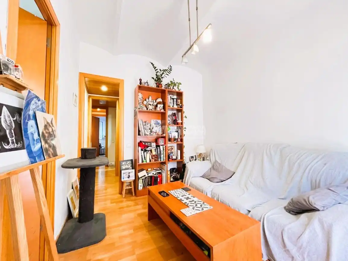 Habitación de Piso en venta en L'Hospitalet de Llobregat con Parquet y Balcón