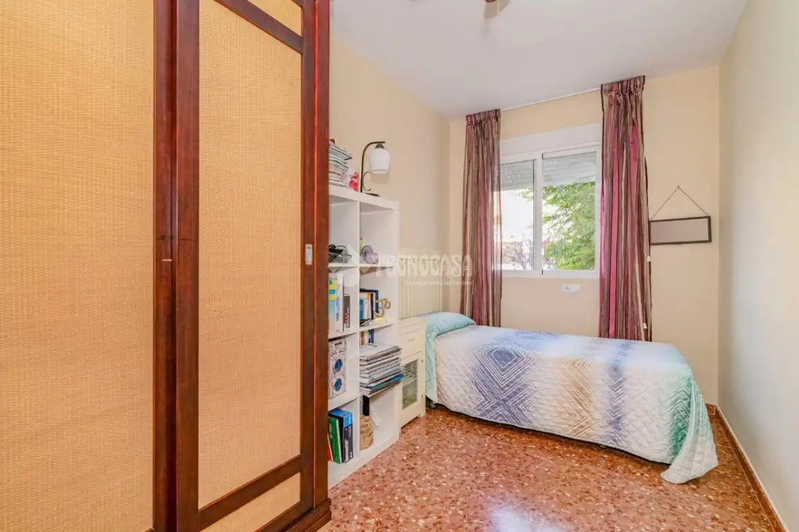 Habitación de Piso en venta en Lucena con Aire acondicionado y Amueblado