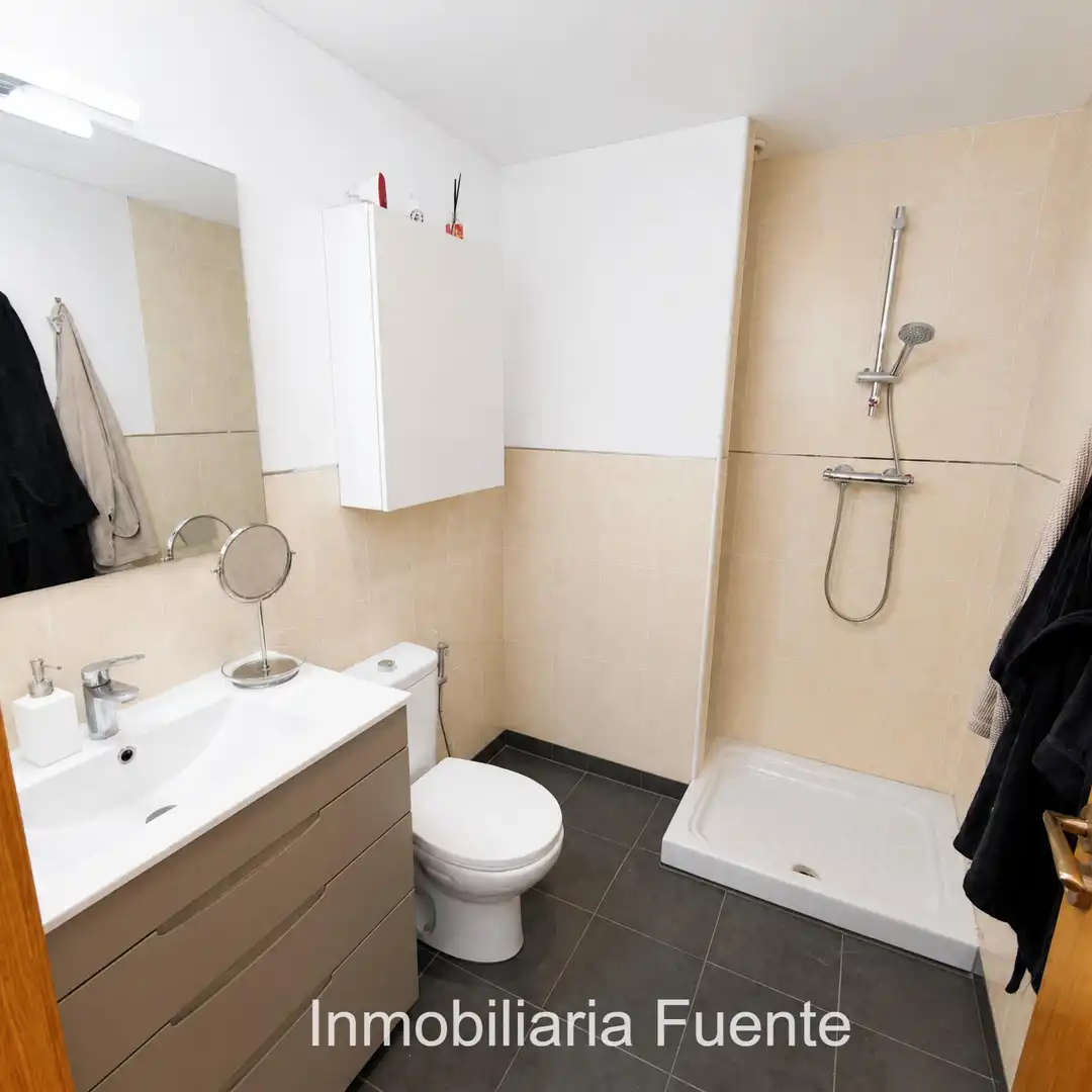 Bany de Casa adosada en venda en Sopuerta amb Calefacció, Jardí privat i Terrassa