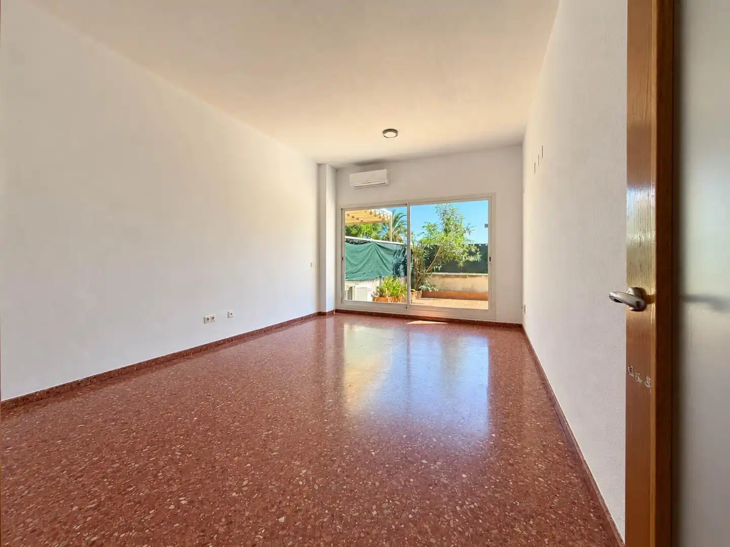 Sala d'estar de Pis de lloguer en Paterna amb Terrassa i Piscina comunitària