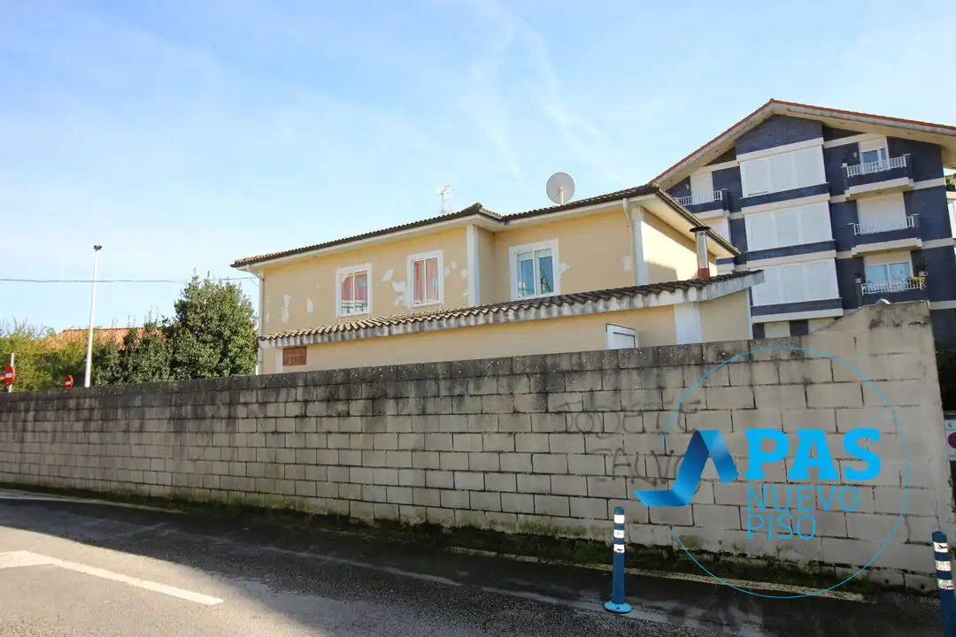 Exterior view of Houses for sale in Noja  with Heating, Private garden and Storage room