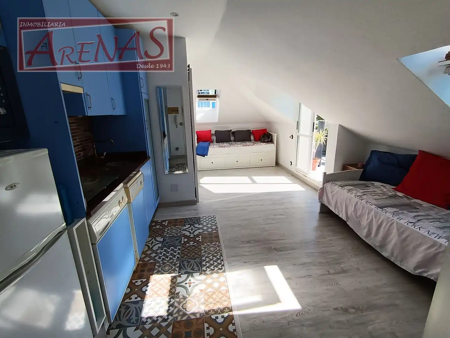 Dormitori de Àtic en venda en Laredo amb Calefacció, Terrassa i Moblat
