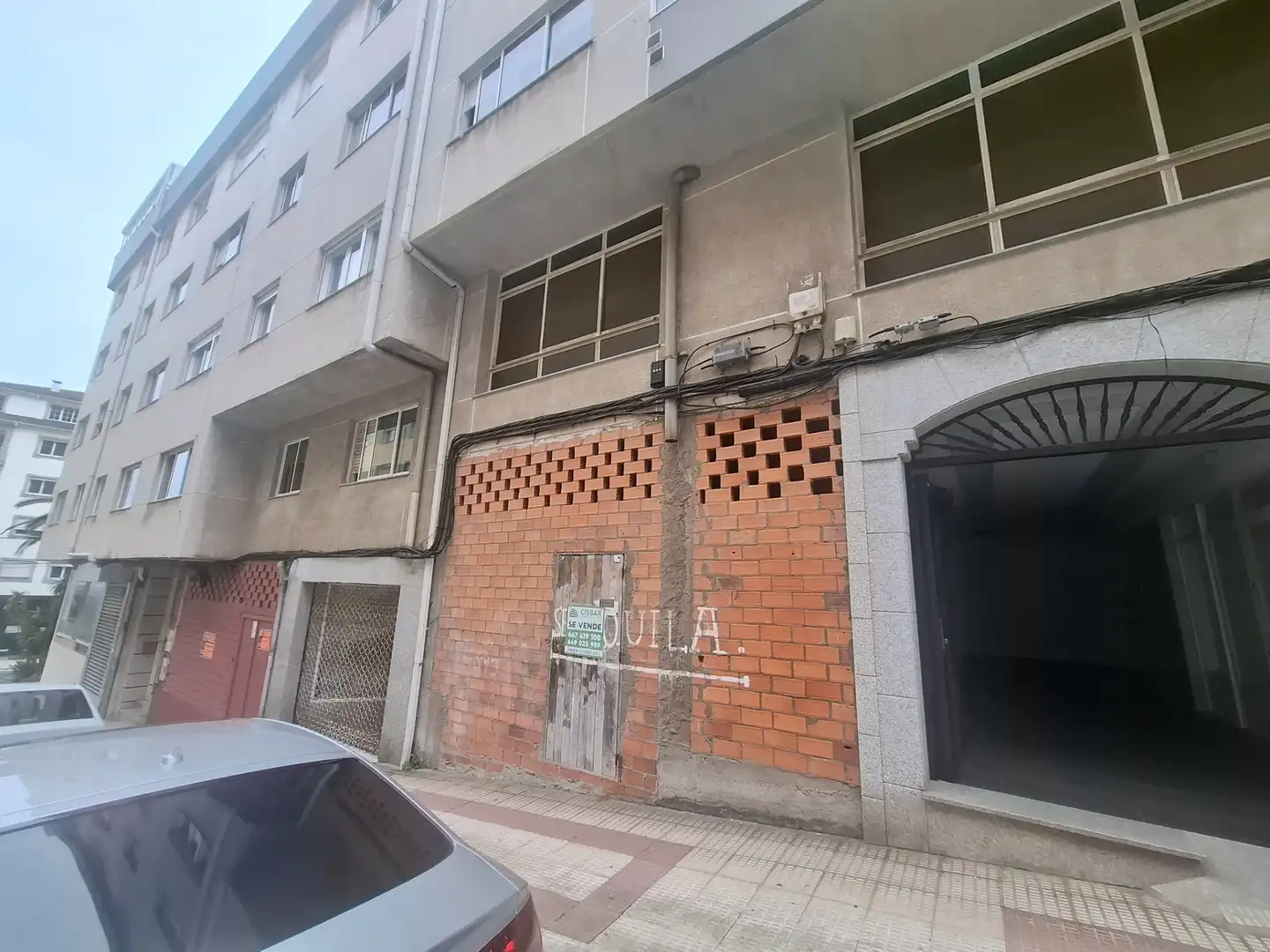 Vista exterior de Local en venda en Burela amb Moblat