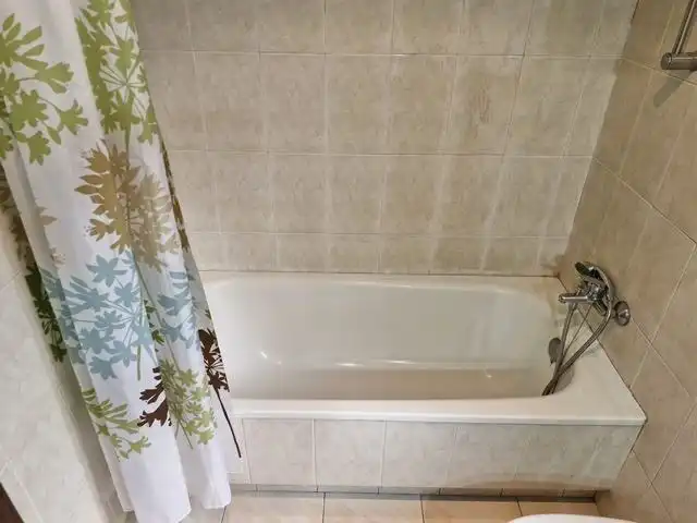 Bathroom of Flat for rent in Ames  with Heating
