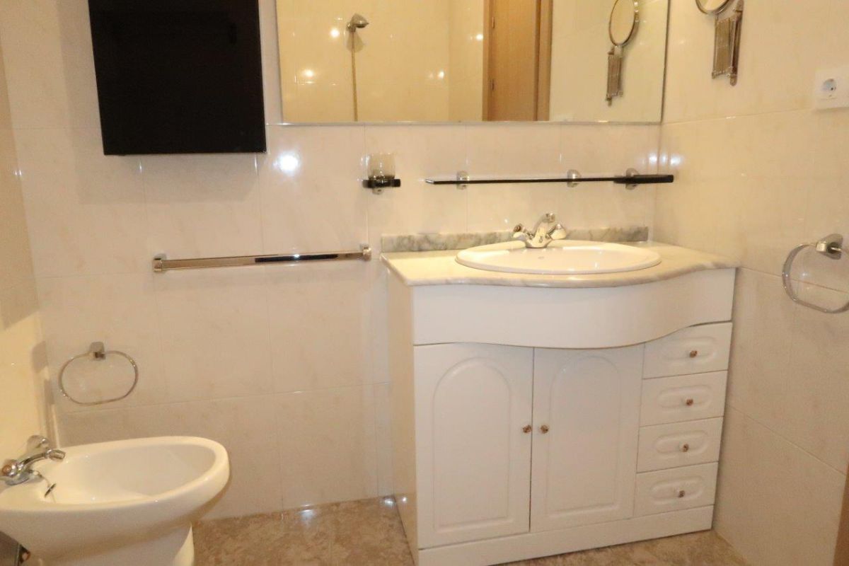 Apartment to rent in Outeiro, Agra del Orzán - Ventorrillo, A Coruña Capital