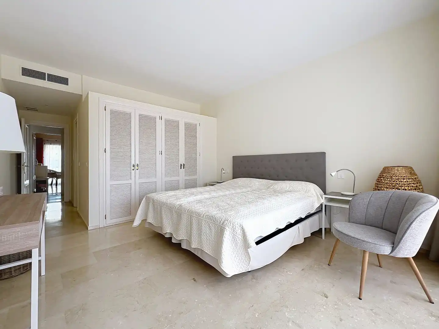 Habitación de Apartamento en venta en Manilva con Aire acondicionado, Terraza y Piscina
