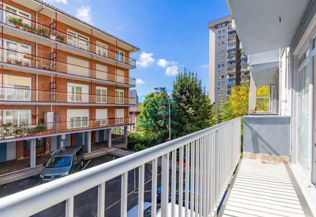 Vista exterior de Piso en venta en Donostia - San Sebastián  con Calefacción y Balcón