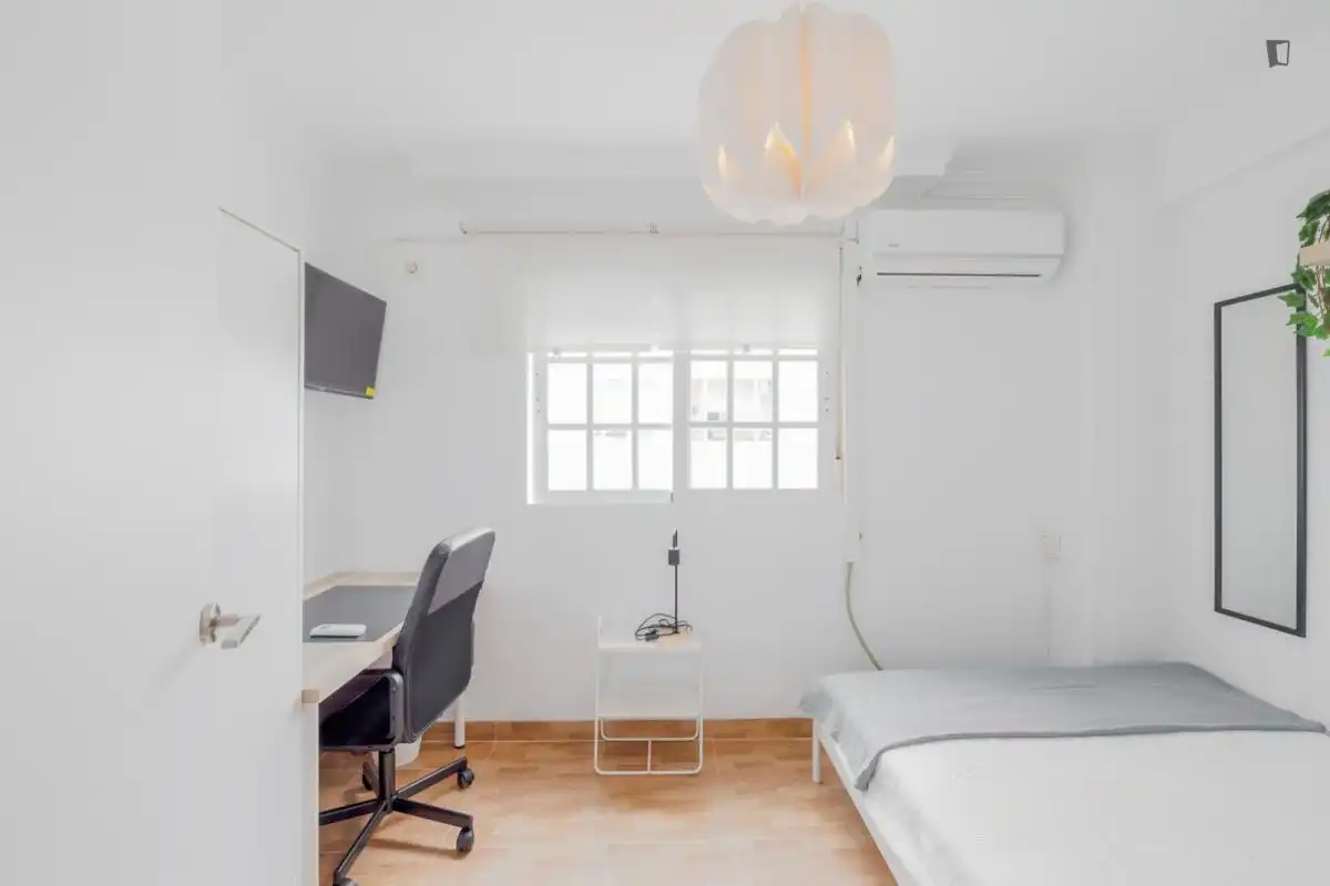 Dormitori de Apartament per a compartir en Jerez de la Frontera amb Moblat, Rentadora i Microones