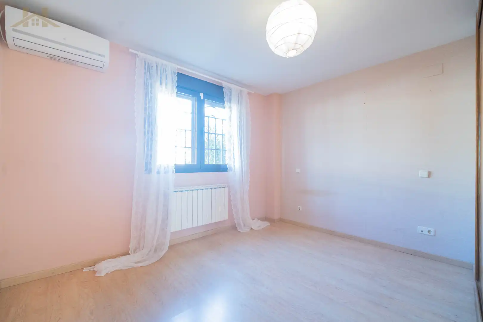 Habitación de Casa adosada en venta en Valdemoro con Jardín privado y Piscina comunitaria