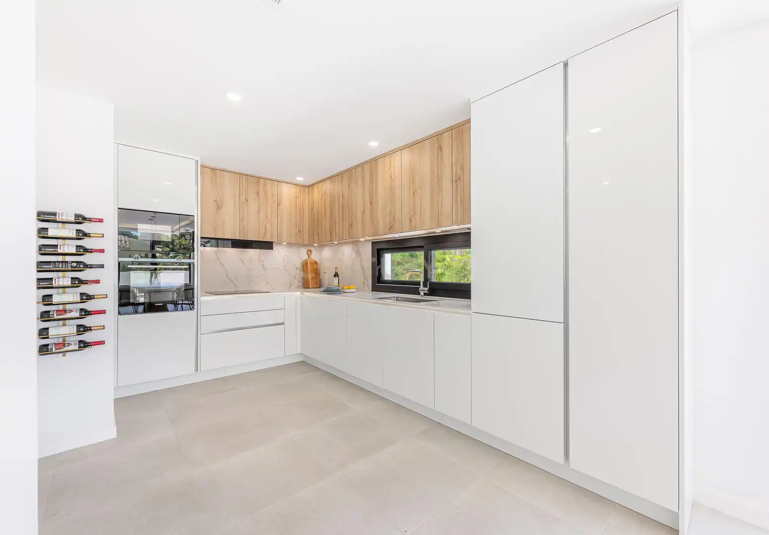 Küche von Haus oder Chalet zum Verkauf in Marbella mit Klimaanlage, Privatgarten und Abstellraum