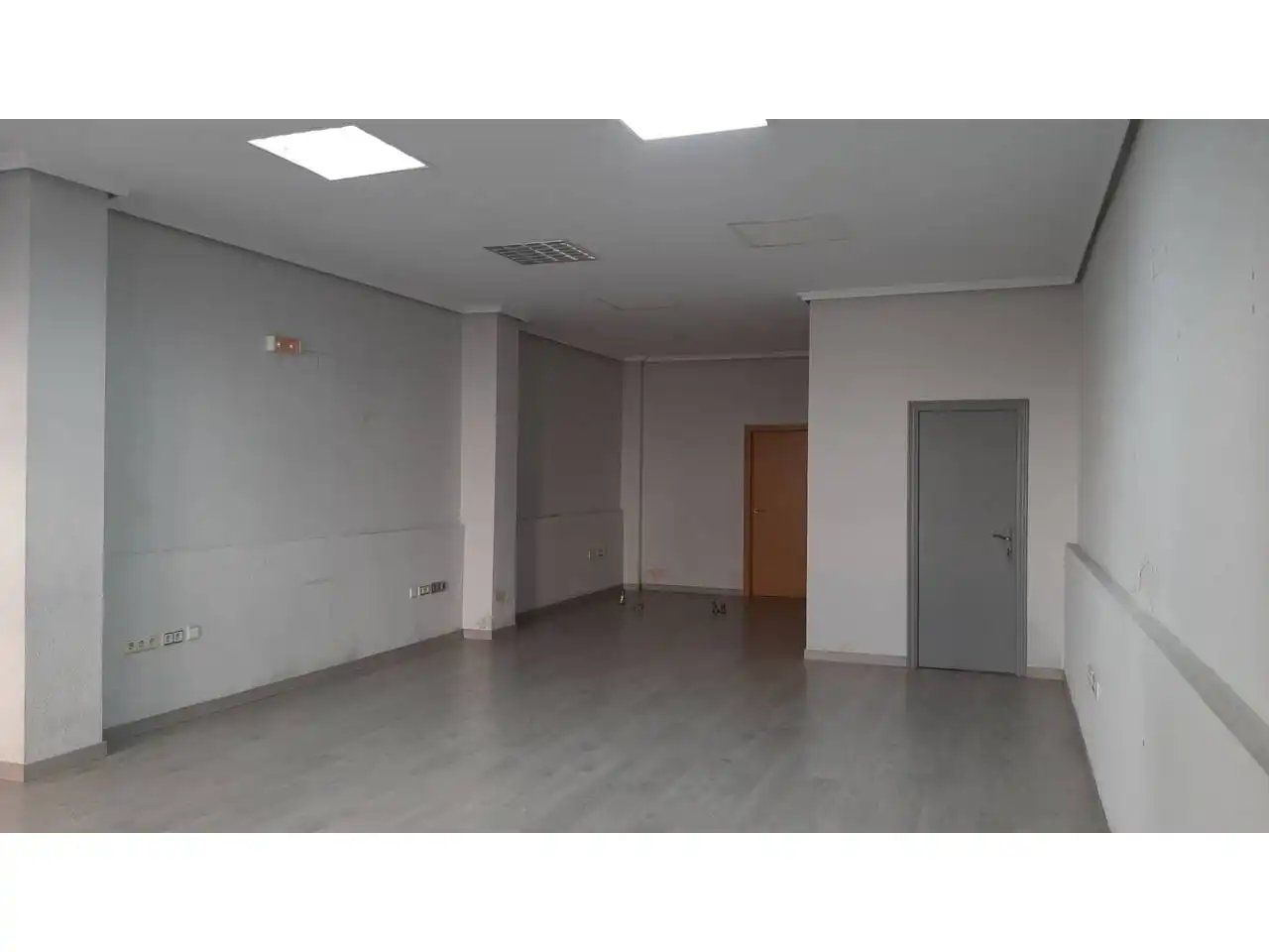Local comercial en alquiler en Avenida Jaume I