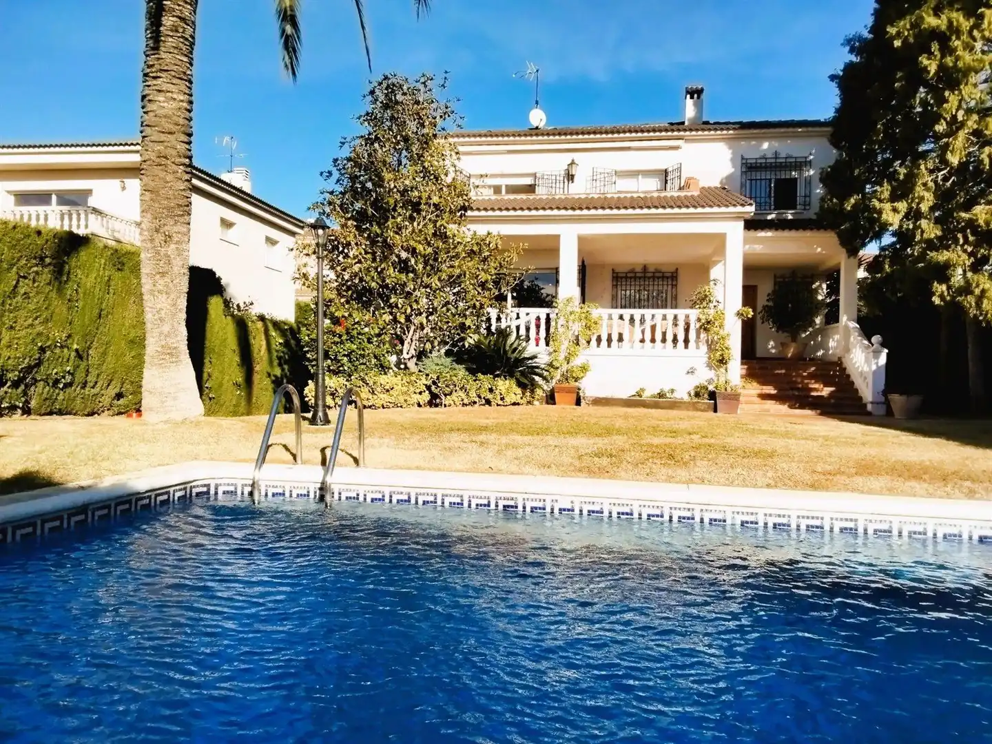 Villa avec piscine à vendre à HIPOCRATES 17