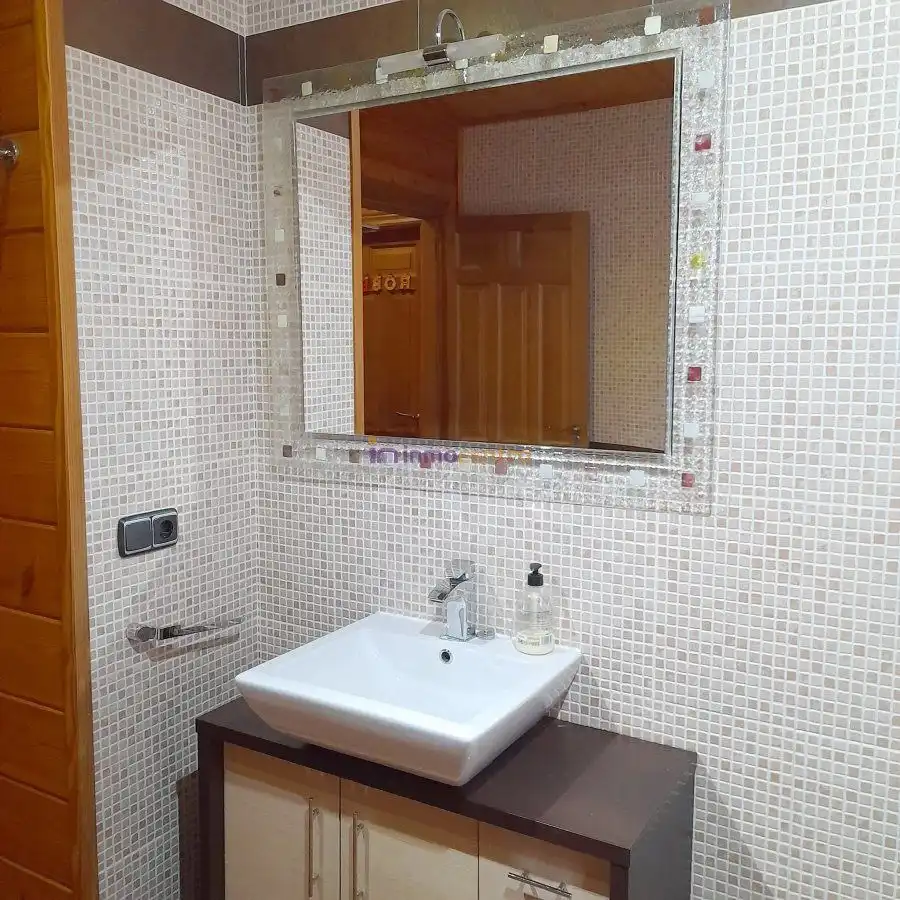 Bany de Casa o xalet en venda en Valdepeñas amb Calefacció, Piscina i Jacuzzi