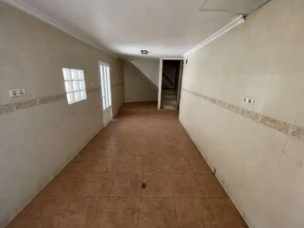 Casa adosada en venda en Yecla amb Traster