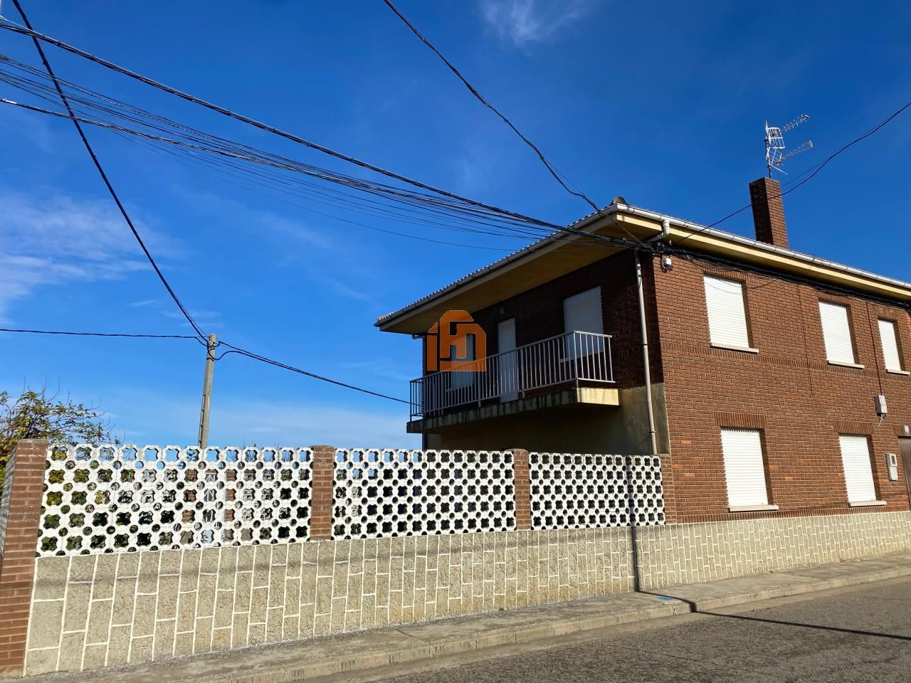 Vista exterior de Casa o xalet en venda en Villanueva de las Manzanas amb Calefacció i Jardí privat