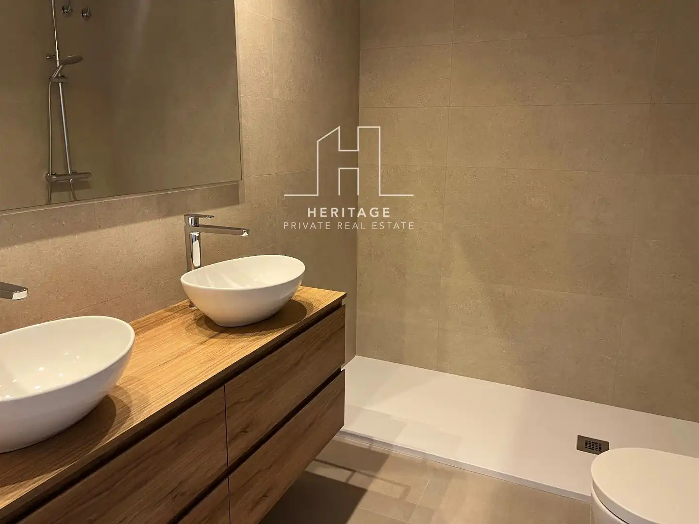 Baño de Casa adosada de alquiler en Tiana con Aire acondicionado, Calefacción y Jardín privado