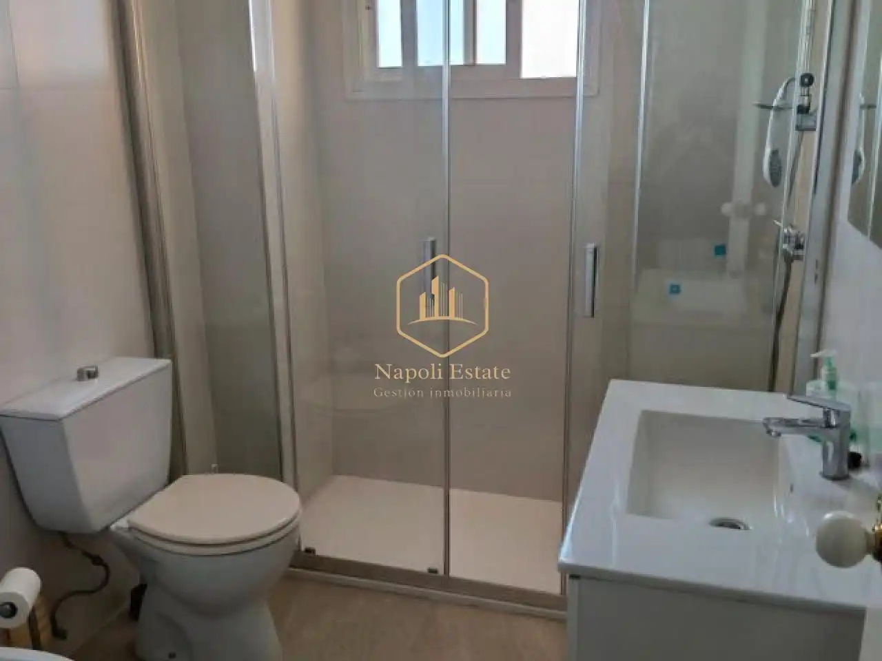 Badezimmer von Wohnung zur Miete in Carretera de Cádiz