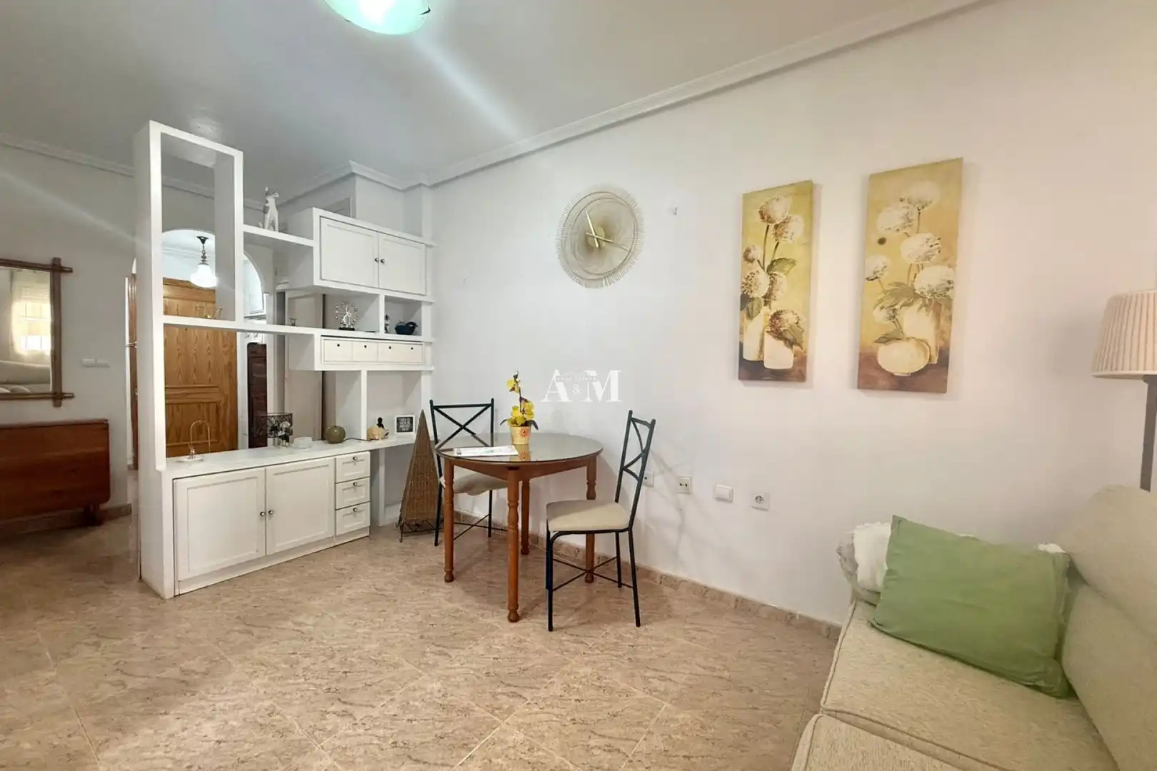 Sala d'estar de Apartament de lloguer en Torrevieja amb Aire condicionat, Calefacció i Moblat