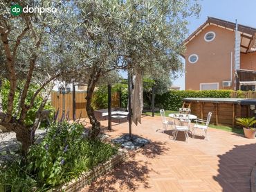 Casa con piscina en venta en Calle TORTOLA (VENT)