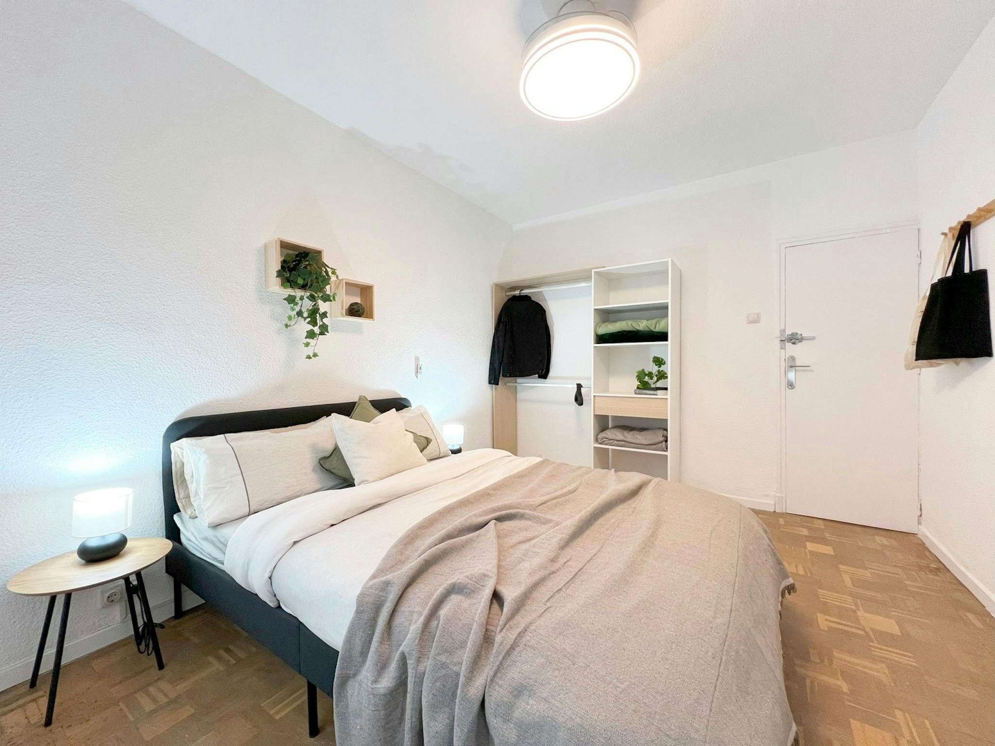 Bedroom of Flat to share in  Madrid Capital  with Heating, Furnished and Washing machine