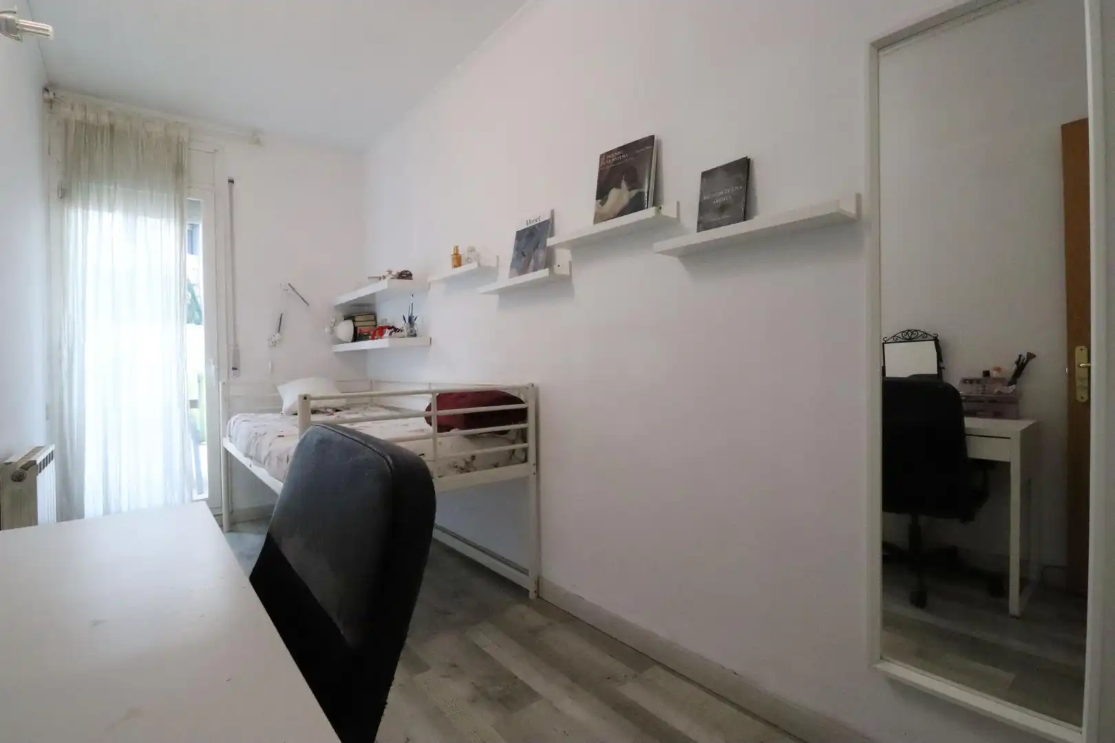 Habitación de Piso en venta en Sabadell con Calefacción, Parquet y Terraza