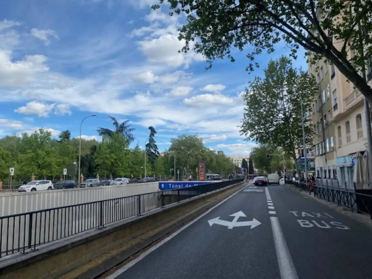 Vista exterior de Piso en venta en Madrid con Calefacción