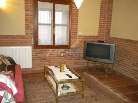 Sala d'estar de Casa o xalet en venda en Villamañán amb Calefacció, Jardí privat i Parquet