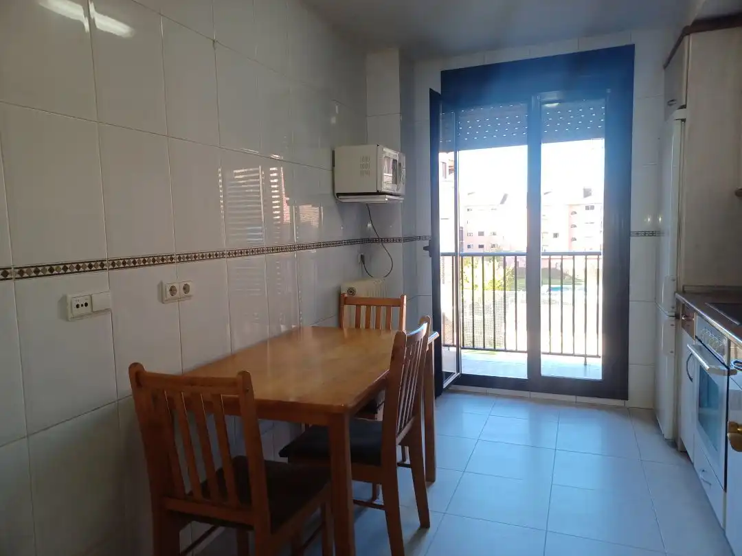Dormitori de Pis en venda en Santo Domingo de la Calzada amb Calefacció, Jardí privat i Parquet