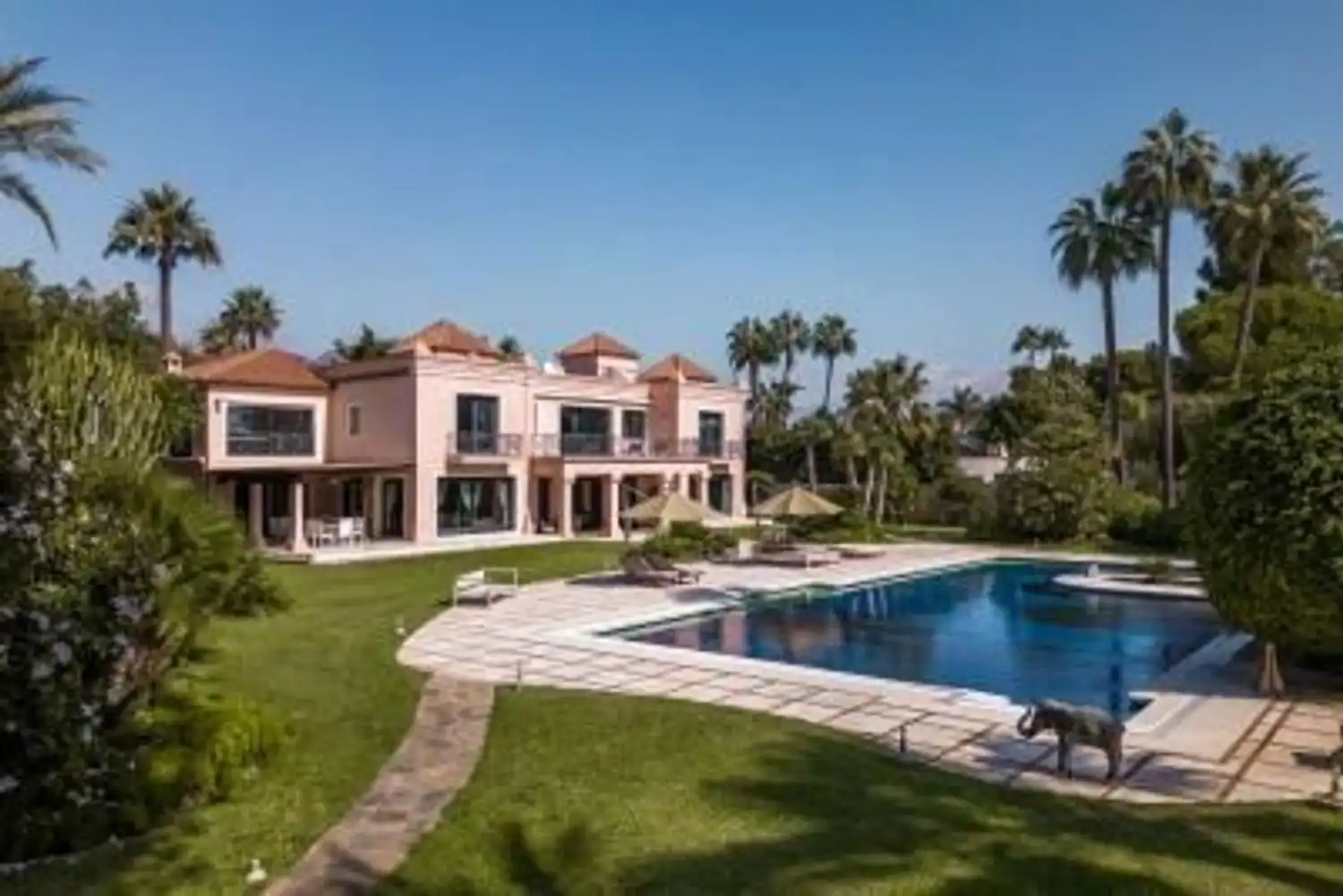 Villa mit Pool zum Verkauf in Estepona Pueblo