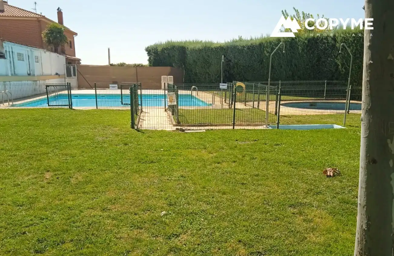 Piscina de Casa adosada en venta en Gerindote con Aire acondicionado, Jardín privado y Amueblado